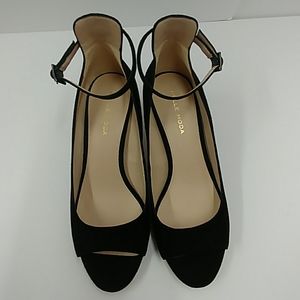 Pelle Moda Bey Black Suede Size 6.5 M